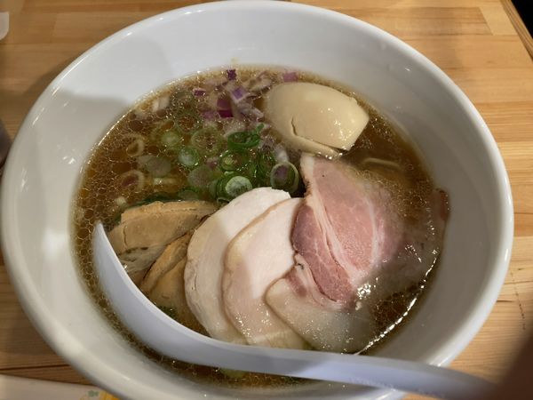 「特製醤油中華そば」@蛤麺しちりの写真