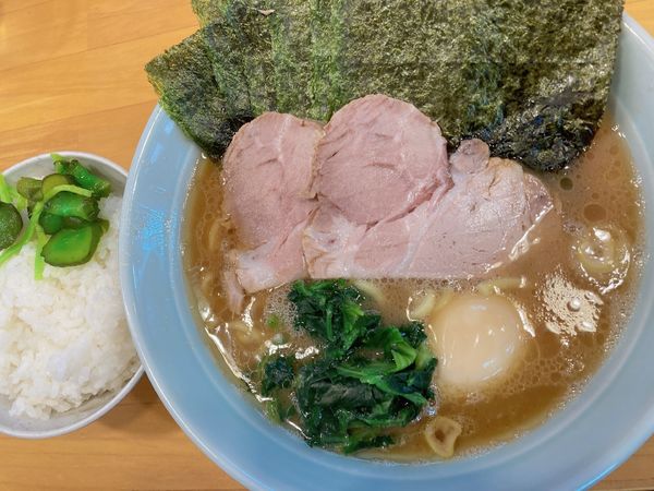 「欲張りラーメン（並）」@横浜家系ラーメン みと家の写真