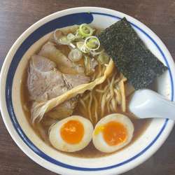 うさぎやらーめん中盛太麺(1100円)