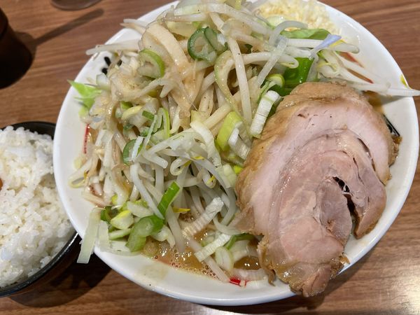 「ミニらーめん／豚入り・200g（930円）,白米（100円）」@ちばから 蒲田店の写真