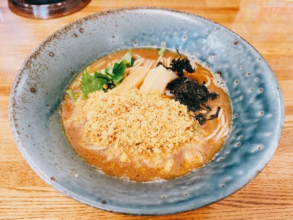 「自家製カラスミたっぷりがけ、蛍烏賊の潮SOBA」@㐂九家の写真