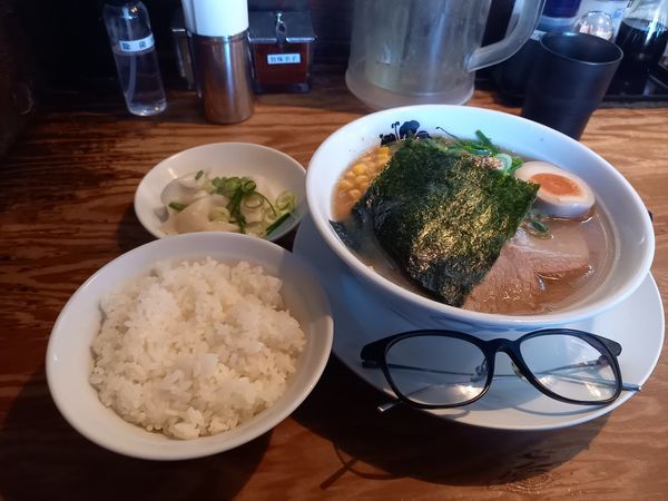 「ランチセット(ラーメン+ライス+水餃子3個)」@Y's Dining Barの写真