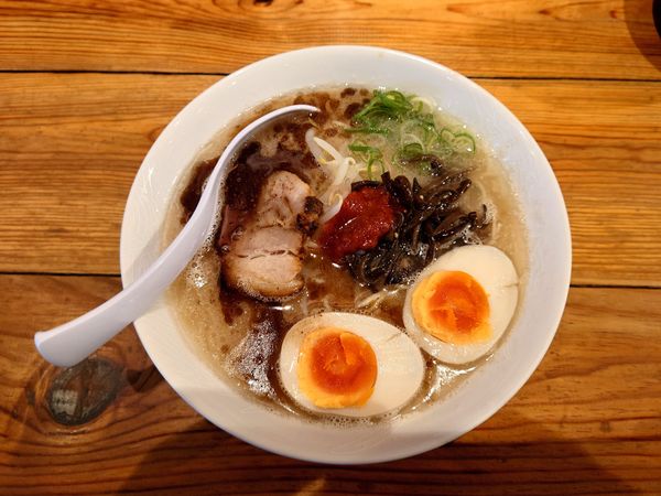 「極み豚骨¥900+Aセット¥200(味玉とライス)」@でびっと 桜新町サザエさん通り店の写真