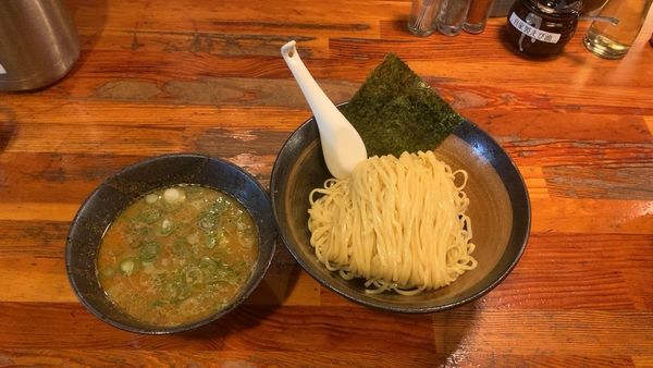 「濃厚魚介つけ麺900 中盛り無料」@瞠 池袋店の写真