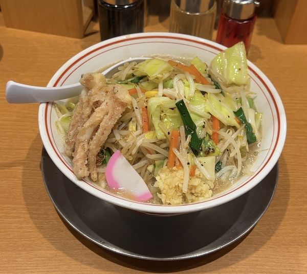 「ゲソ揚げタンメン 生姜」@タンメン トナリ 稲毛山王店の写真