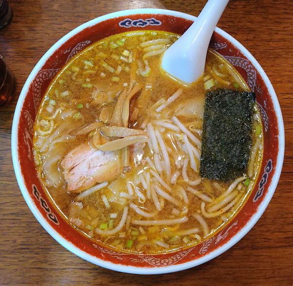 「味噌ワンタンメン(太麺)＋しそギョーザ」@栄華軒の写真