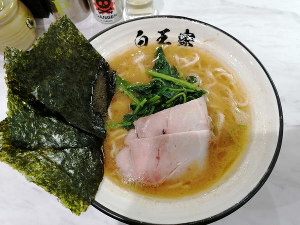 「ラーメン(並)」@家系ラーメン 白王家の写真