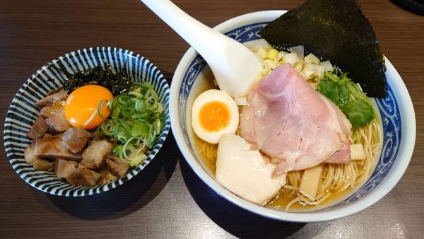 「煮干しそば（白醤油） 800円 + チャーシュー丼 450円」@寿製麺よしかわ 坂戸店の写真