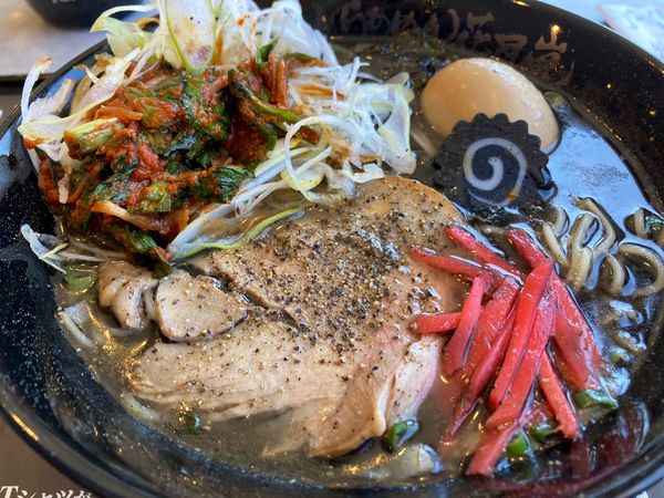 「豚そば銀次郎BLACK+壺ニラシャキネギ」@らあめん花月嵐 ひたちなか高場店の写真