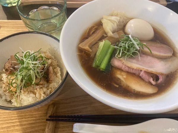 「特しょうゆラーメン¥1400+肉ごはん¥250」@たかのちゅめの写真