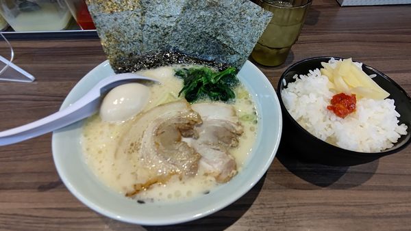 「魂心ラーメン+サービスライス」@さがみ野魂心家の写真