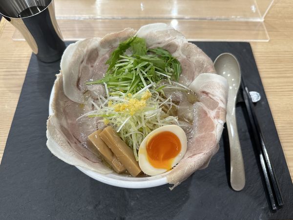 「柚子醤油ラーメンスペシャル、大盛」@醤油らーめん ピース 本町店の写真