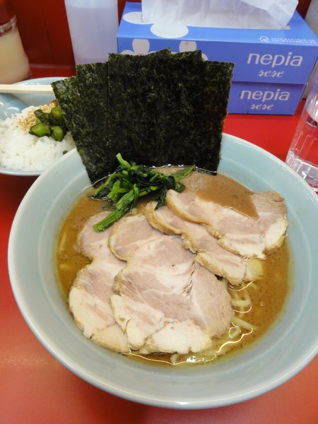 「ラーメン650円硬薄チャーシュー200円」@横浜ラーメン 武蔵家 大宮店の写真