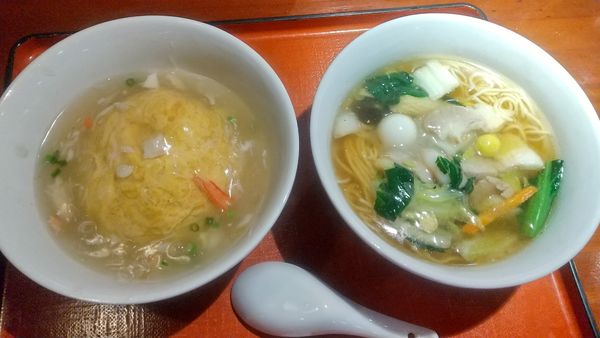 「選べるハーフ＆ハーフ（五目そばと天津飯）900円」@上海茶楼 湖山店の写真