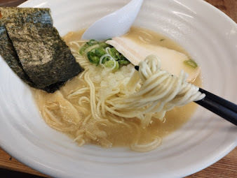 「濃厚鶏白湯そば(800)」@麺屋 ゆるり。の写真