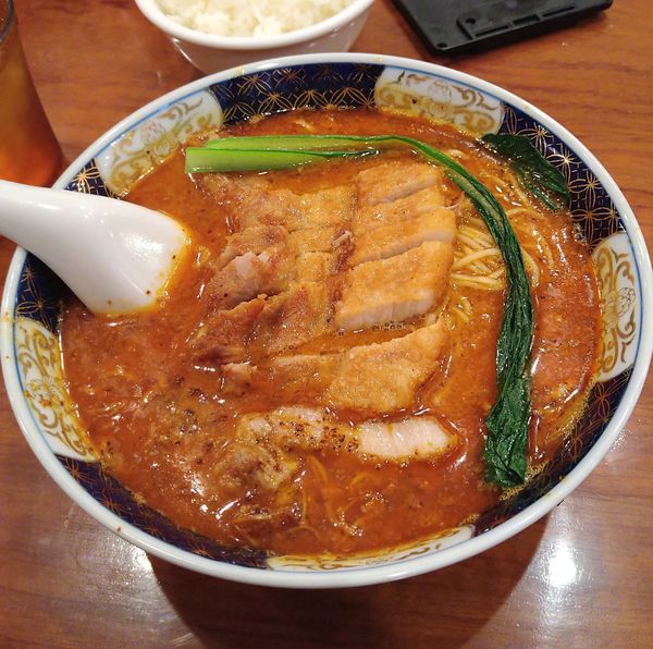 「排骨担々麺（大辛）」@支那麺屋 日比谷よかろうの写真