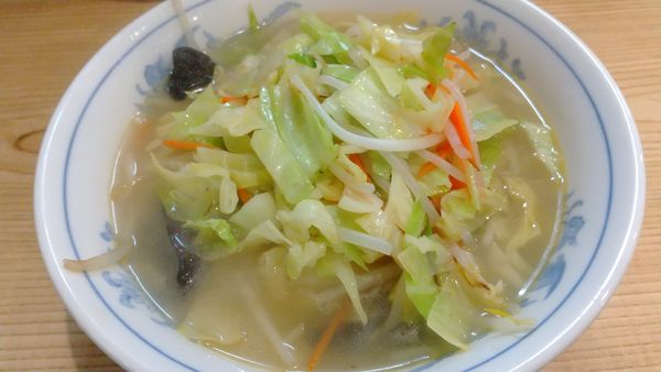 「サッポロラガー赤星+タンメン」@らーめん 高尾の写真