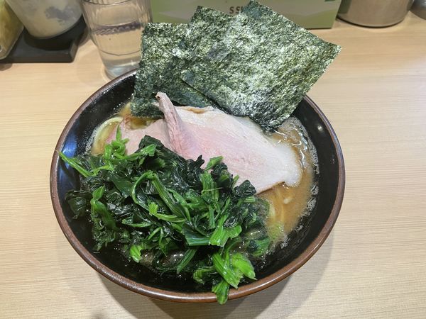 「ラーメン＋ほうれん草」@輝道家直系 皇綱家の写真