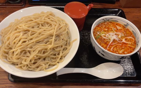 「[メガ盛]辛醤油肉つけ麺」@壱鵠堂 夏見台店の写真