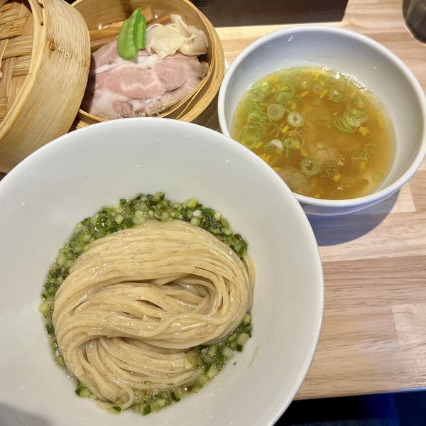 「【土日限定】山形だしつけそば（塩）＋ワンタン」@麦処 八と丁の写真