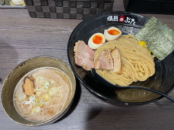 「味玉濃厚つけ麺並（1050円）」@情熱のぶたの写真