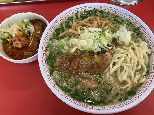 「味噌パイカラーメン+辛口ホルモン 700+400」@ラーメンスタンド とん平食堂の写真