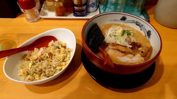 「みそ＋半チャ」@麺屋 燕 静岡インター店の写真