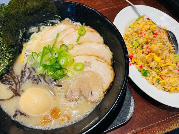 「屋台仕込み特製ラーメンと久留米焼きめし」@清陽軒 本店の写真
