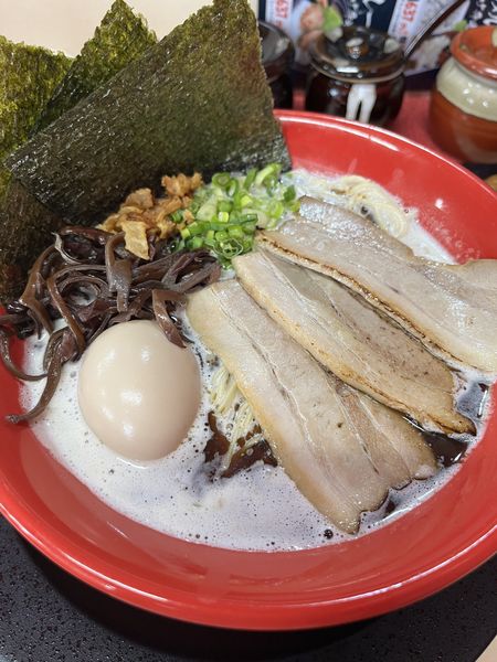 「特製鶏豚骨ラーメン黒」@鶏豚骨ラーメン 御成屋 与野本町店の写真
