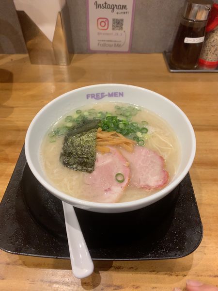 「とんこつラーメン」@FREE-MENの写真