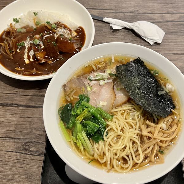 「三つ由の醤油らーめん＋小 焼豚ハヤシライス」@三つ由の写真