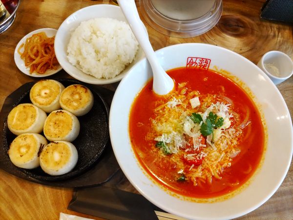 「とまとラーメン·ライス·まるもち鉄板ぎょうざ」@銀座 創龍の写真