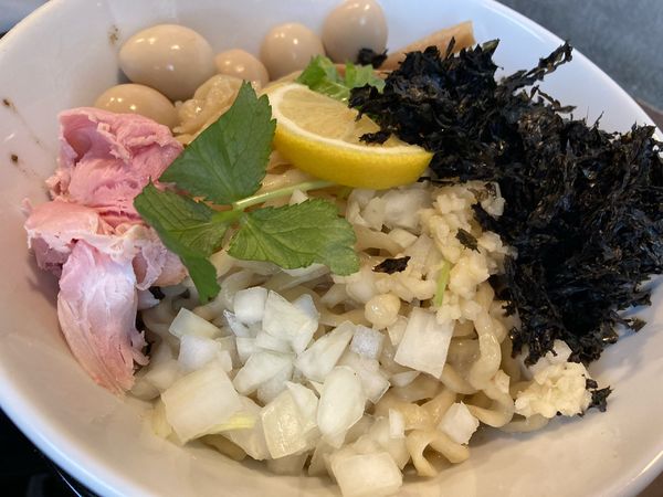 「煮干しまぜそば300g +うずらたまご+バラ海苔」@中華蕎麦 志の写真