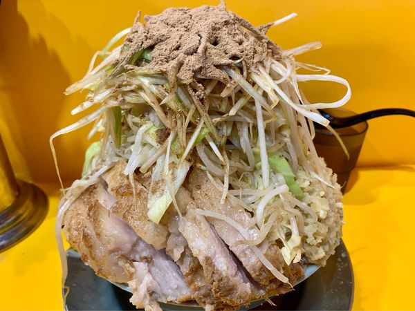 「小豚 ニンニクマシマシアブラマシマシ 生姜 ねぎ おさかな天国」@ラーメン二郎 八王子野猿街道店2の写真