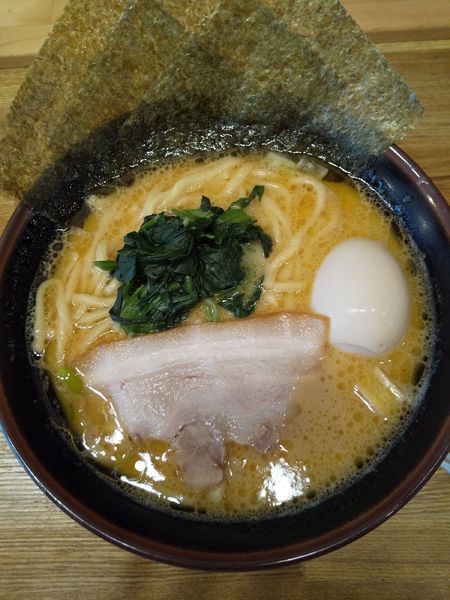 「味玉ラーメン」@横浜家系ラーメン でら家 名古屋駅前店の写真
