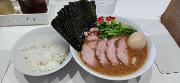 「特上ラーメン+無料ライス」@ラーメン 三浦家の写真