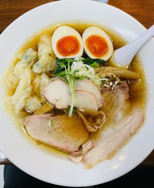 「特製味楽中華そば+玉子 1000円」@手打ち中華そば 味楽の写真