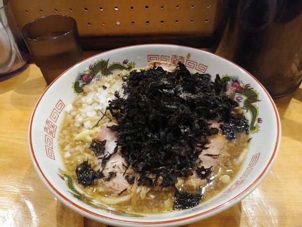 「岩のり背脂煮干し中華そば　1000+100円」@背脂煮干し中華そば 和市 新橋本店の写真