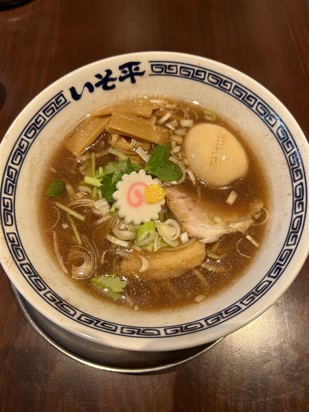 「にぼしそば味玉入り950円」@麺処いそ平の写真