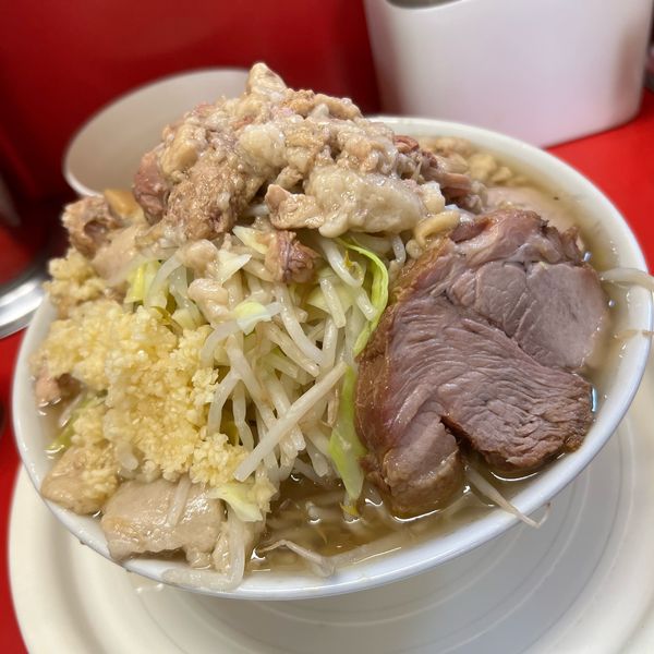 「小ラーメン　生玉子」@ラーメン二郎 上野毛店の写真