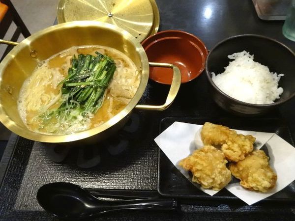 「【もつ次郎】もつ鍋ら～めん(小盛ごはんセット，900円)」@ゆで太郎 西五反田2丁目店の写真