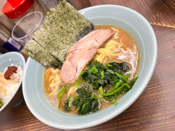 「らーめん並」@横浜家系らーめん 武蔵家 川口店の写真