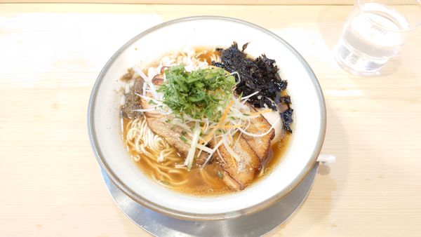 「特製ラーメン 1100円 + 半チャーハン 400円」@中華そば すばる食堂の写真