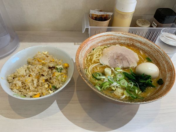 「背脂味噌ラーメン」@濃厚ラーメン 大葉商店の写真