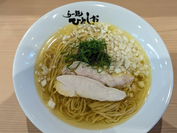 「こく塩ラーメン」@らー麺ひとしおの写真