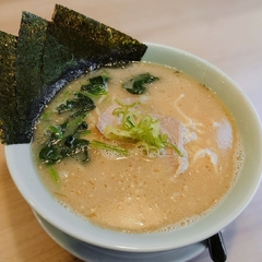 横濱家系ラーメン 千家 本巣店の写真
