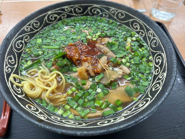 「スタミナニララーメン900円」@美野里パーキングエリア（上り線）フードコートの写真