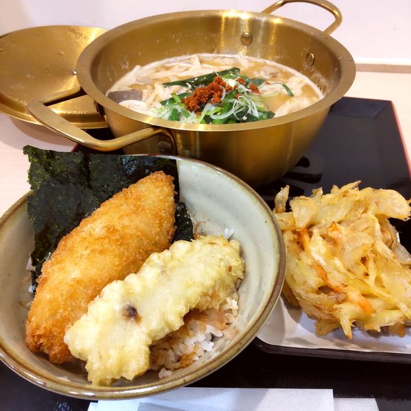 「もつ鍋らーめん（￥830）＋ミニのり弁（￥230）＋かき揚げ」@ゆで太郎 川崎砂子店の写真
