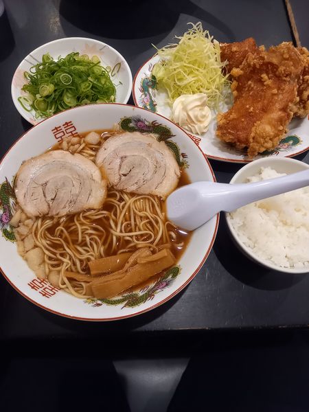 「尾道らーめん￥730＋唐揚げセット(２個)￥300」@尾道らーめん 三公の写真