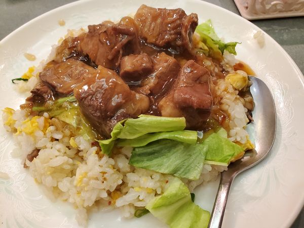 「牛腩炒飯」@牡丹園の写真